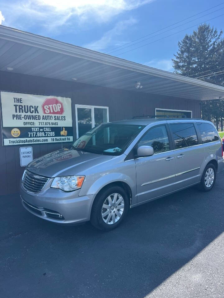 Used 2015 Chrysler Town & Country Touring image 1