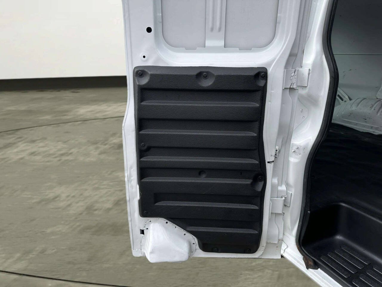 Used 2014 Chevrolet Express 2500 RWD image 18