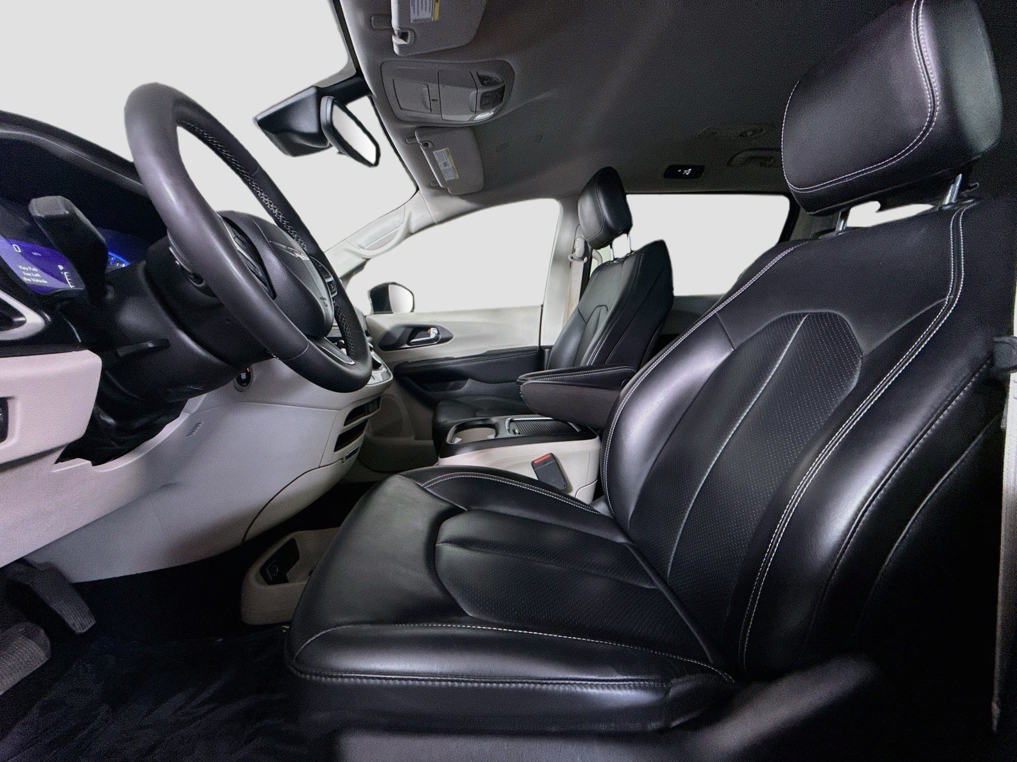 Used 2023 Chrysler Pacifica Touring-L FWD image 22
