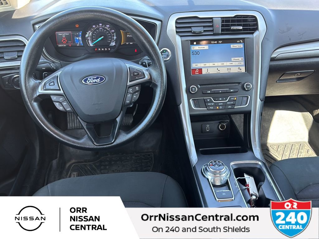 Used 2018 Ford Fusion SE w/ Fusion SE Technology Package FWD image 19
