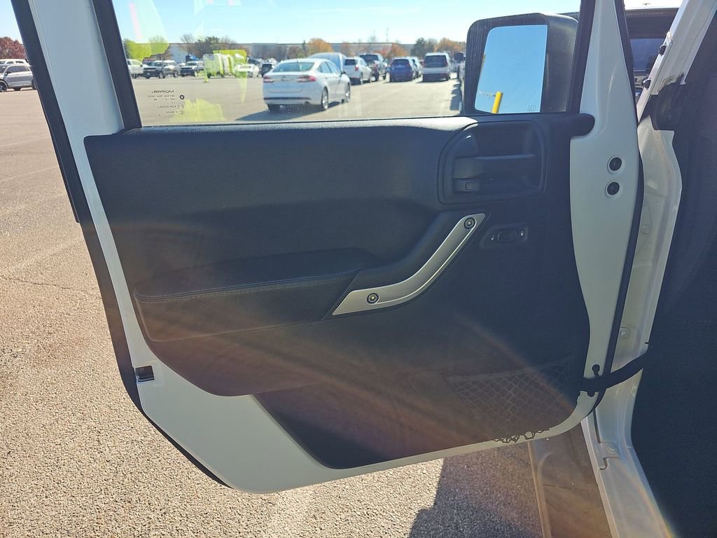 Used 2016 Jeep Wrangler Unlimited Rubicon image 10