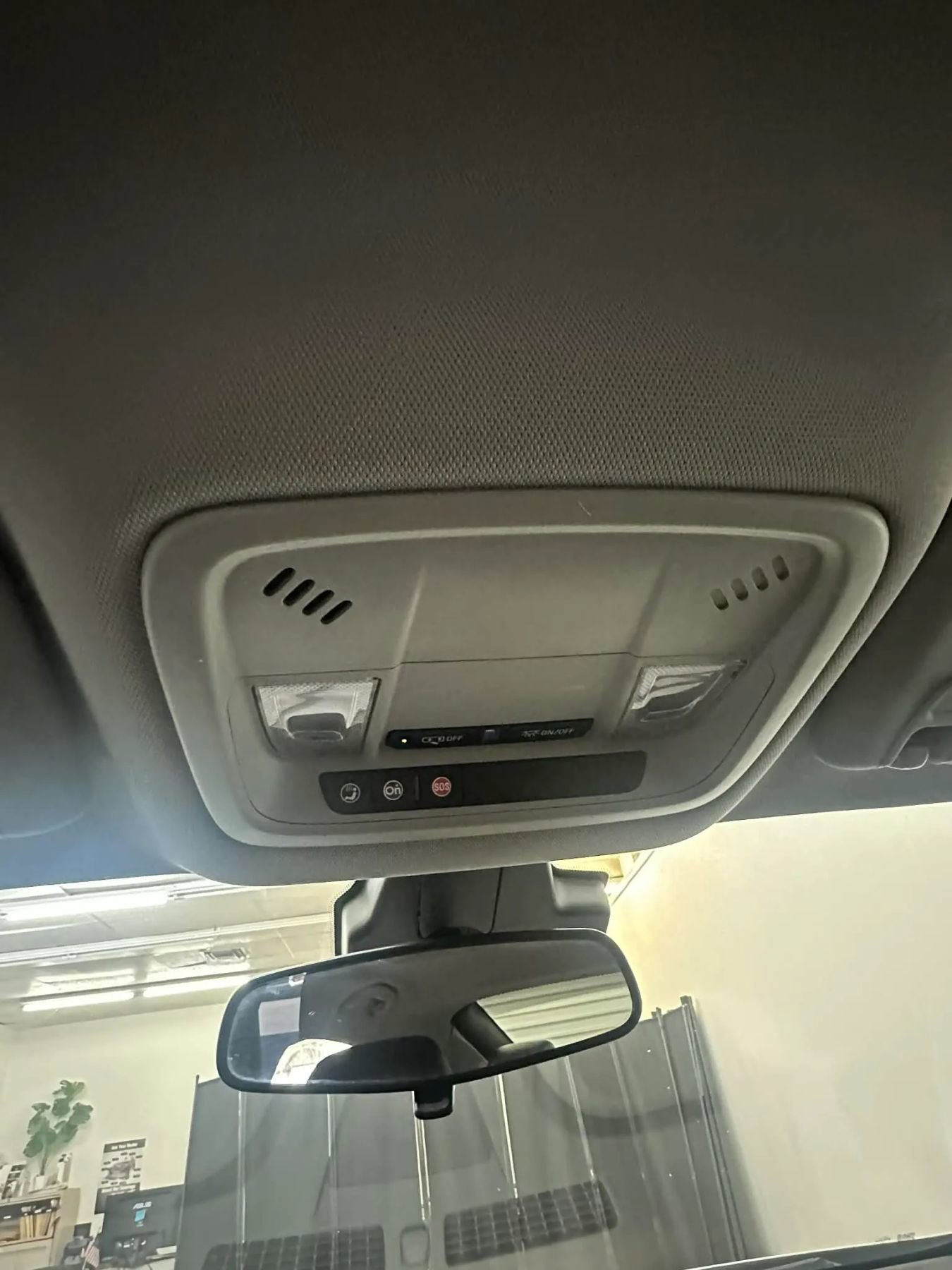 Used 2017 Chevrolet Volt LT w/ Comfort Package image 53