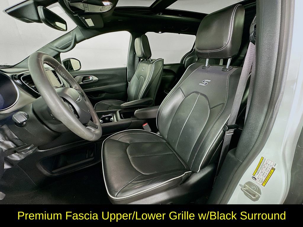 Used 2023 Chrysler Pacifica Limited w/ Uconnect Theater Family Group image 29