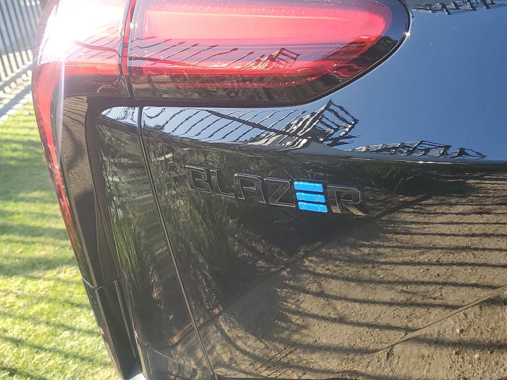 Used 2026 Chevrolet Blazer EV LT w/ Midnight/Sport Edition image 7