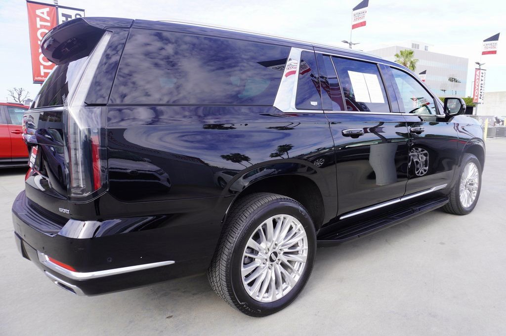 Used 2025 Cadillac Escalade ESV Premium Luxury image 7