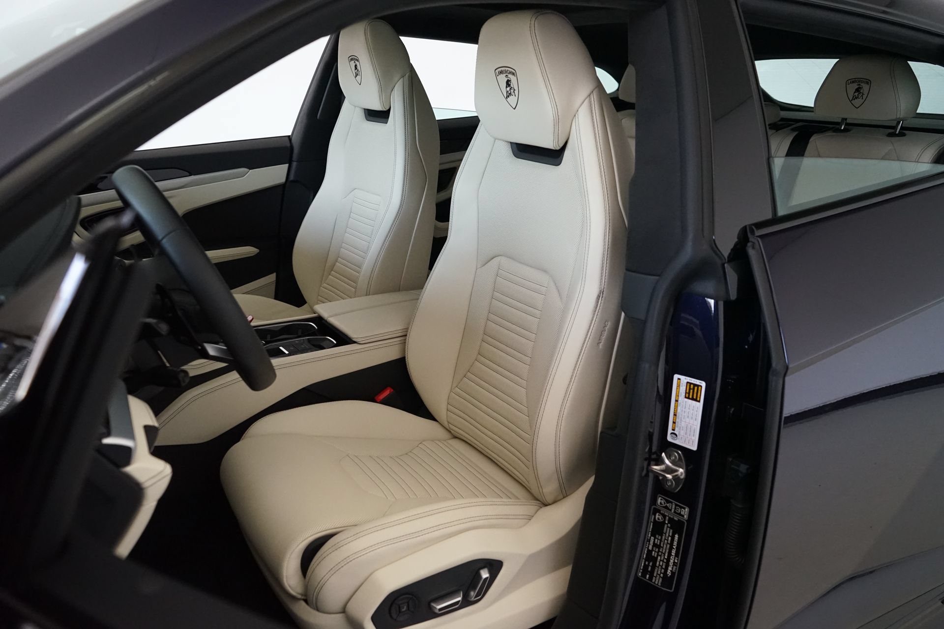 Used 2025 Lamborghini Urus SE AWD/4WD image 10