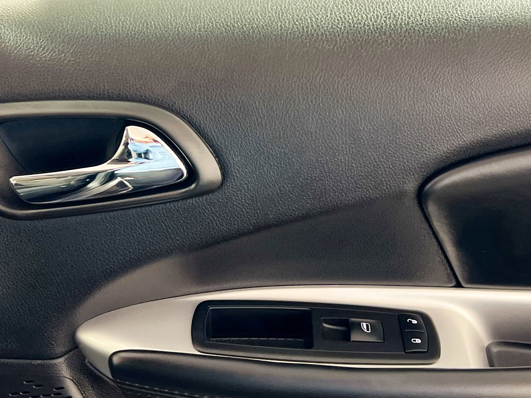 Used 2018 Dodge Journey SE image 32