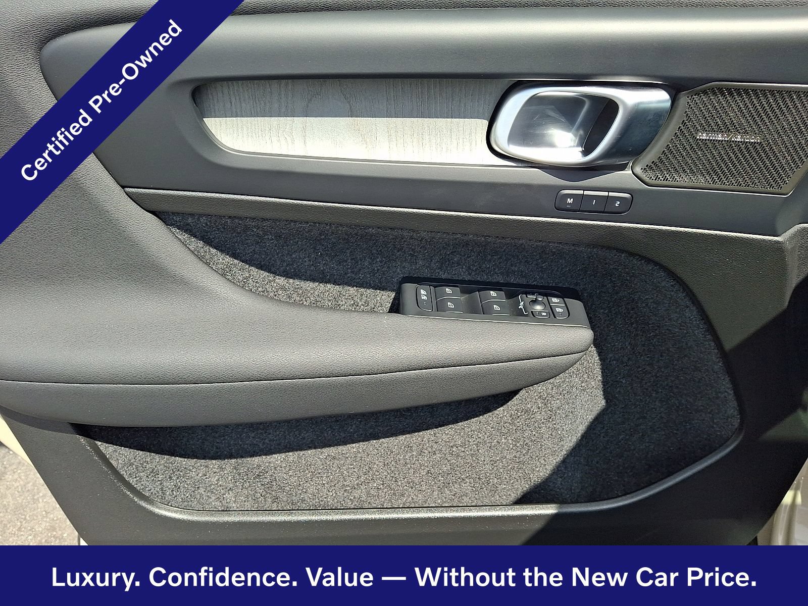 Certified 2025 Volvo XC40 B5 Ultra AWD/4WD image 13