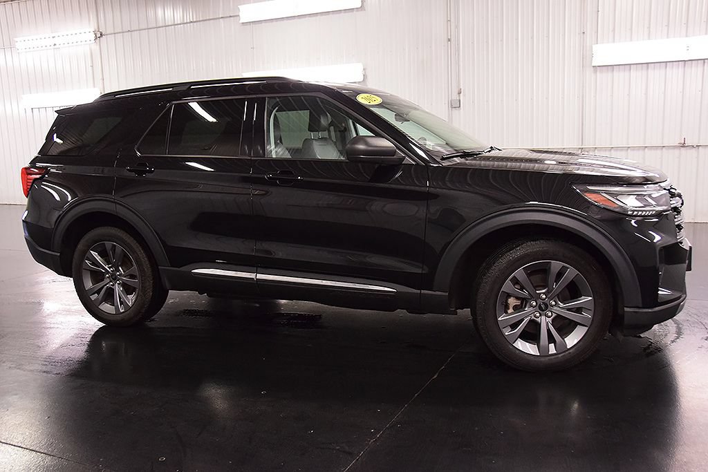 Used 2025 Ford Explorer Active w/ Active Comfort Package AWD/4WD image 8