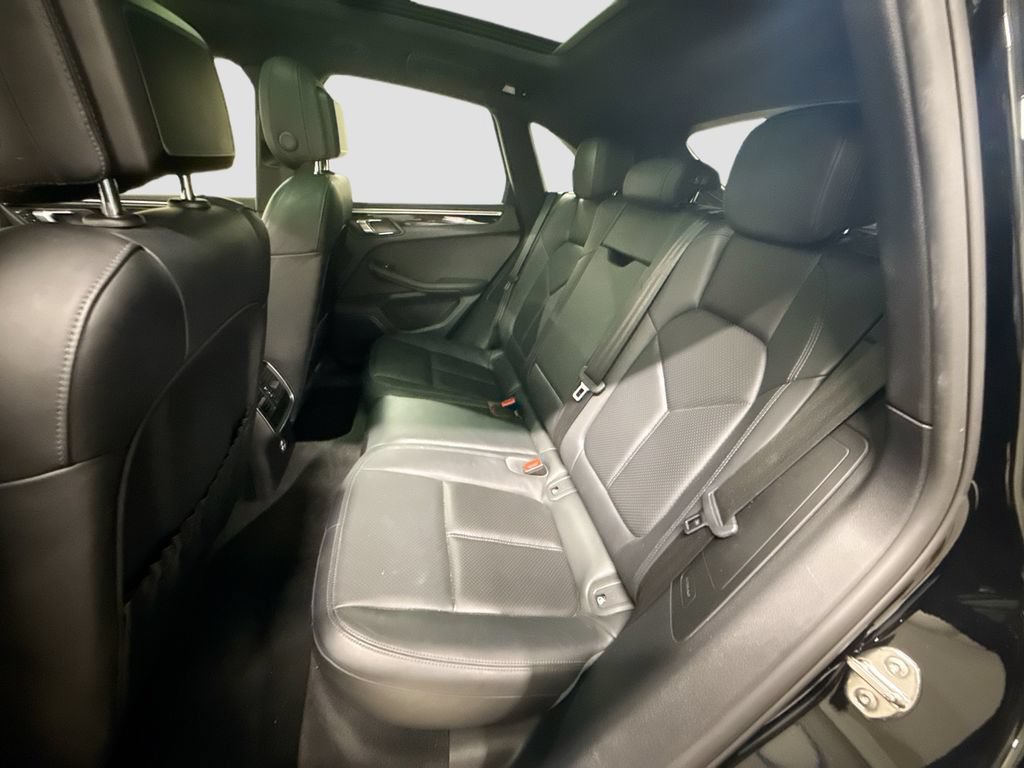 Certified 2020 Porsche Macan AWD/4WD image 25