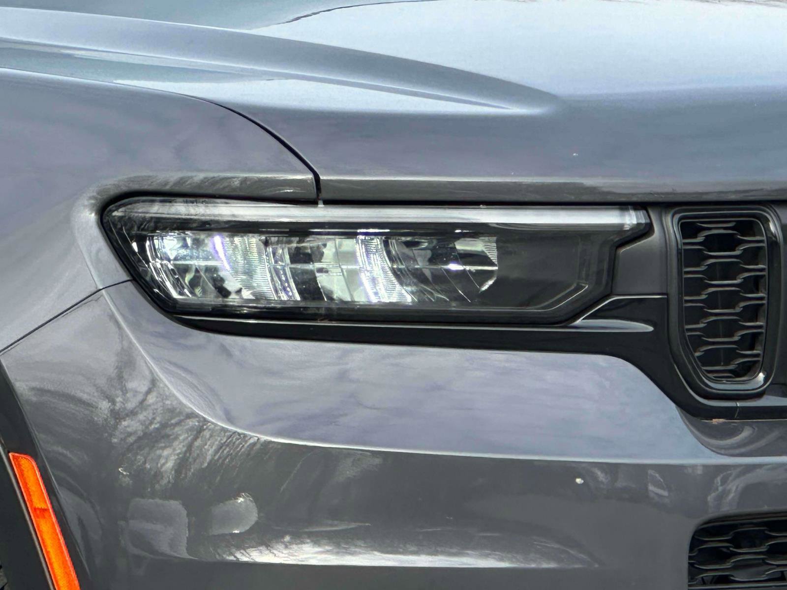 Used 2023 Jeep Grand Cherokee L Laredo image 8