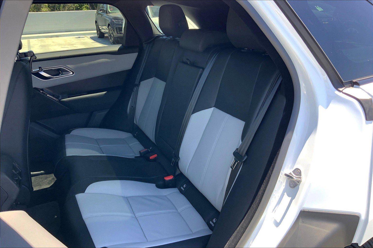 New 2026 Land Rover Range Rover Velar Dynamic SE image 15