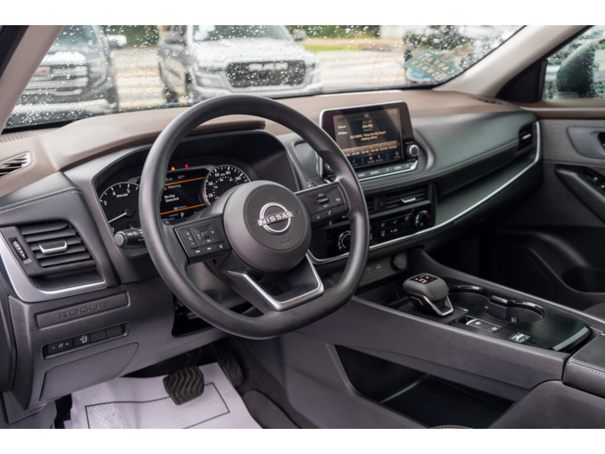 Used 2023 Nissan Rogue S FWD image 11