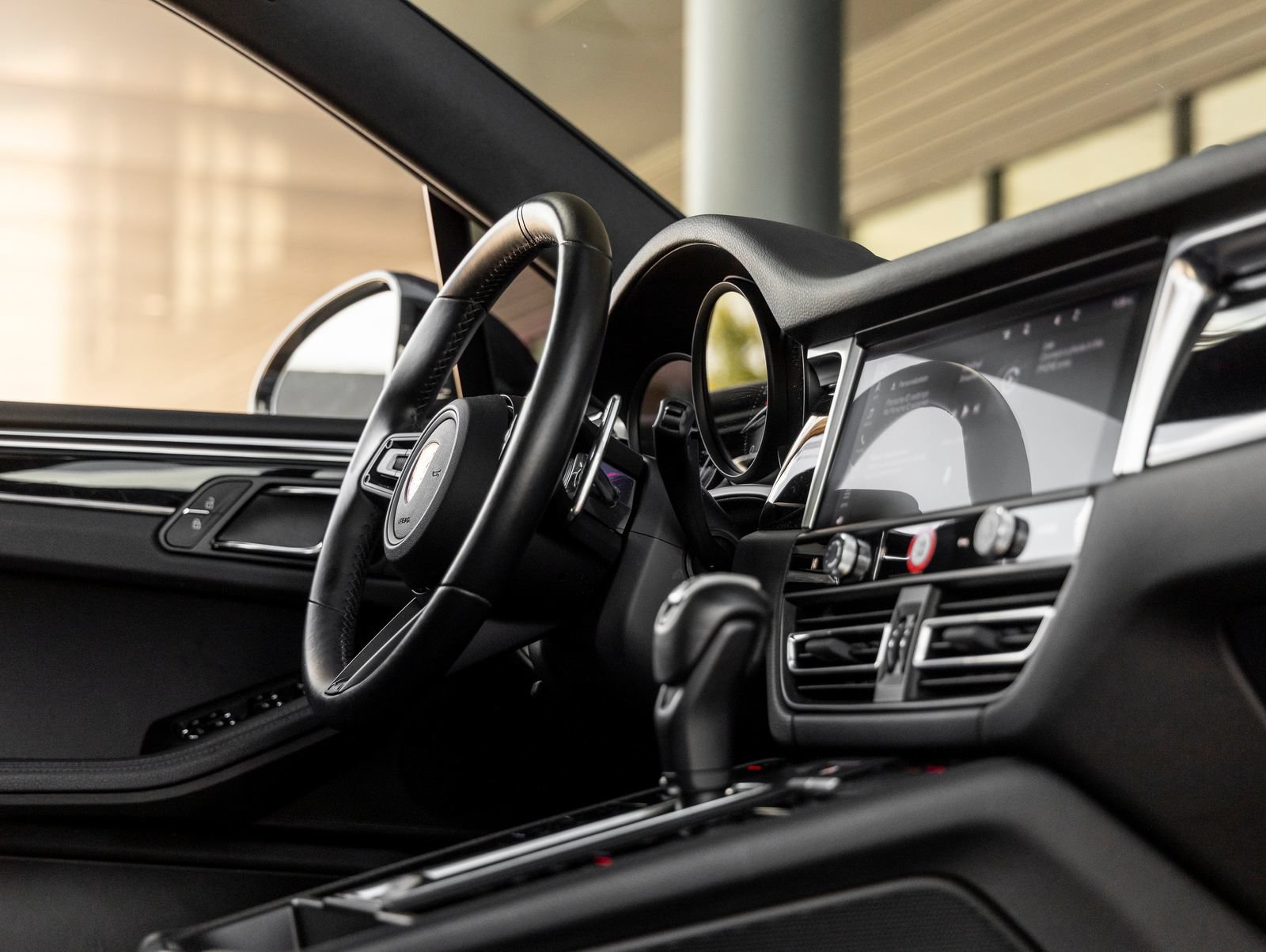 Certified 2024 Porsche Macan S AWD/4WD image 48