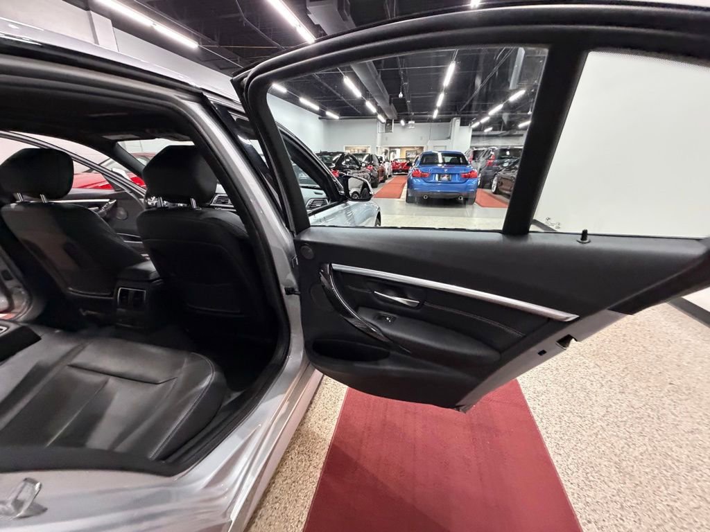 Used 2017 BMW 340i xDrive Sedan AWD/4WD image 33