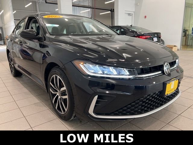 Used 2025 Volkswagen Jetta SE w/ Sunroof Package