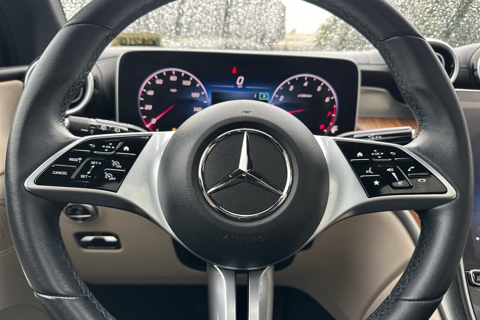 Used 2024 Mercedes-Benz GLC 300 image 23