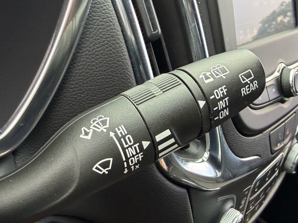 Used 2023 Chevrolet Equinox LT FWD image 31