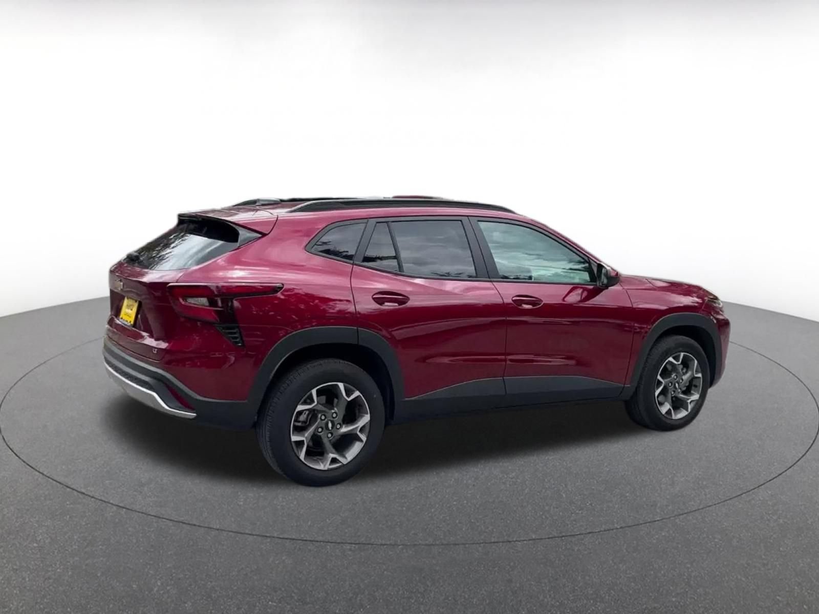Used 2025 Chevrolet Trax LT FWD image 14