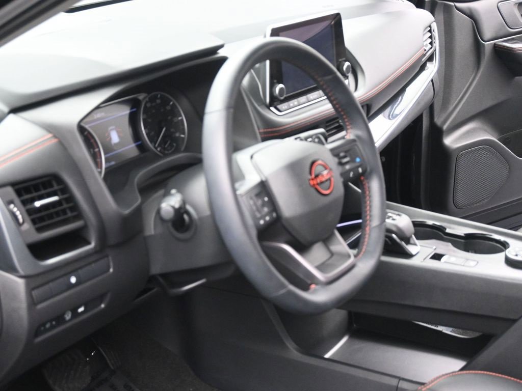 Used 2025 Nissan Rogue SV w/ Rock Creek Premium Package image 7