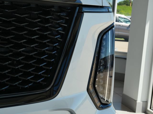 Used 2025 Cadillac Escalade ESV V AWD/4WD image 8