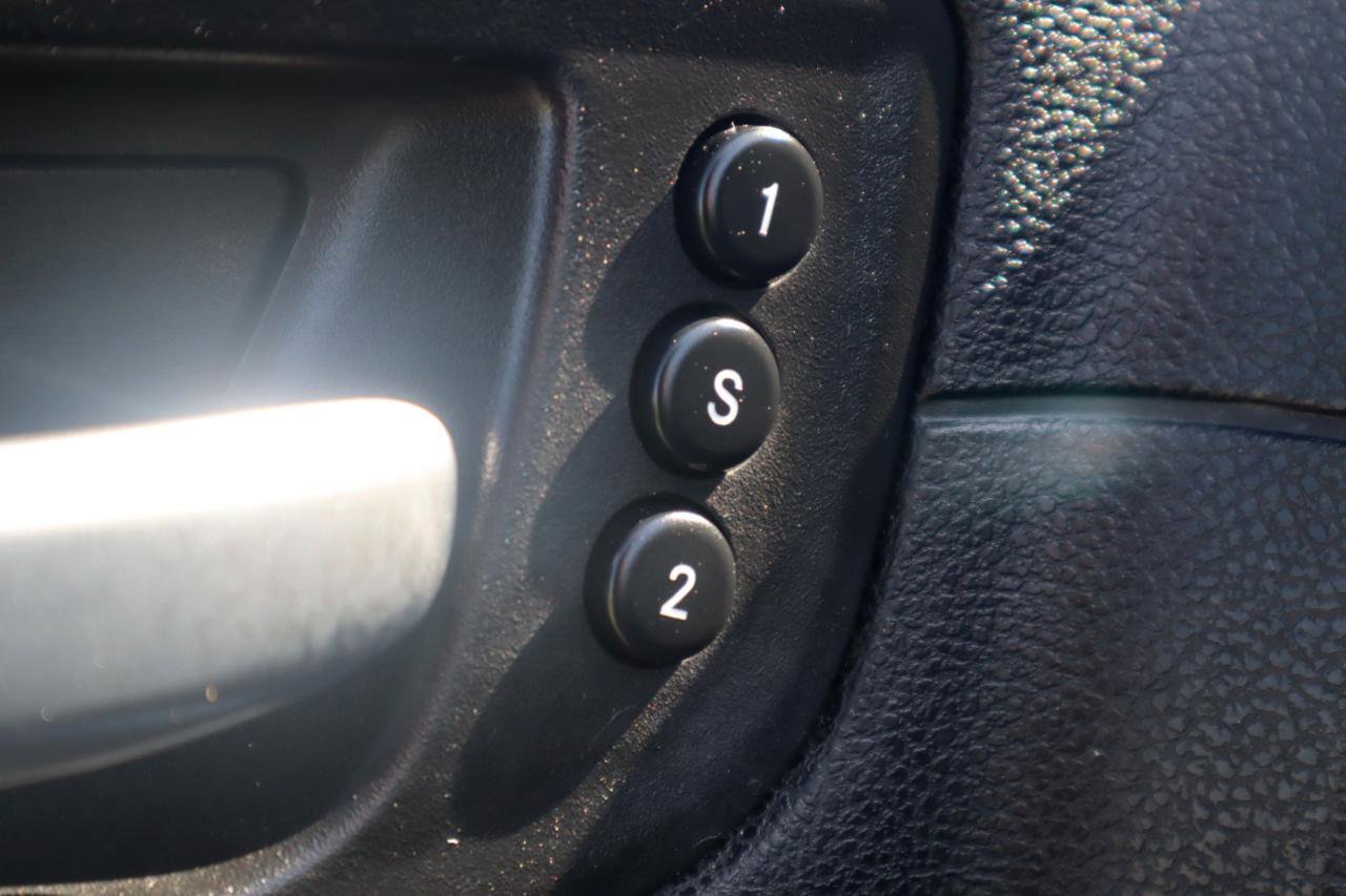 Used 2015 Chrysler 300 C w/ Light Group image 58