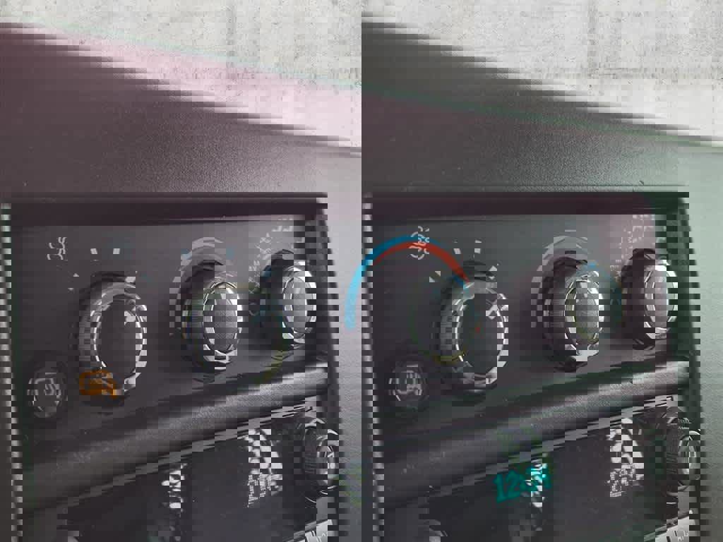 Used 2021 Chevrolet Express 2500 w/ Enhanced Convenience Package image 16