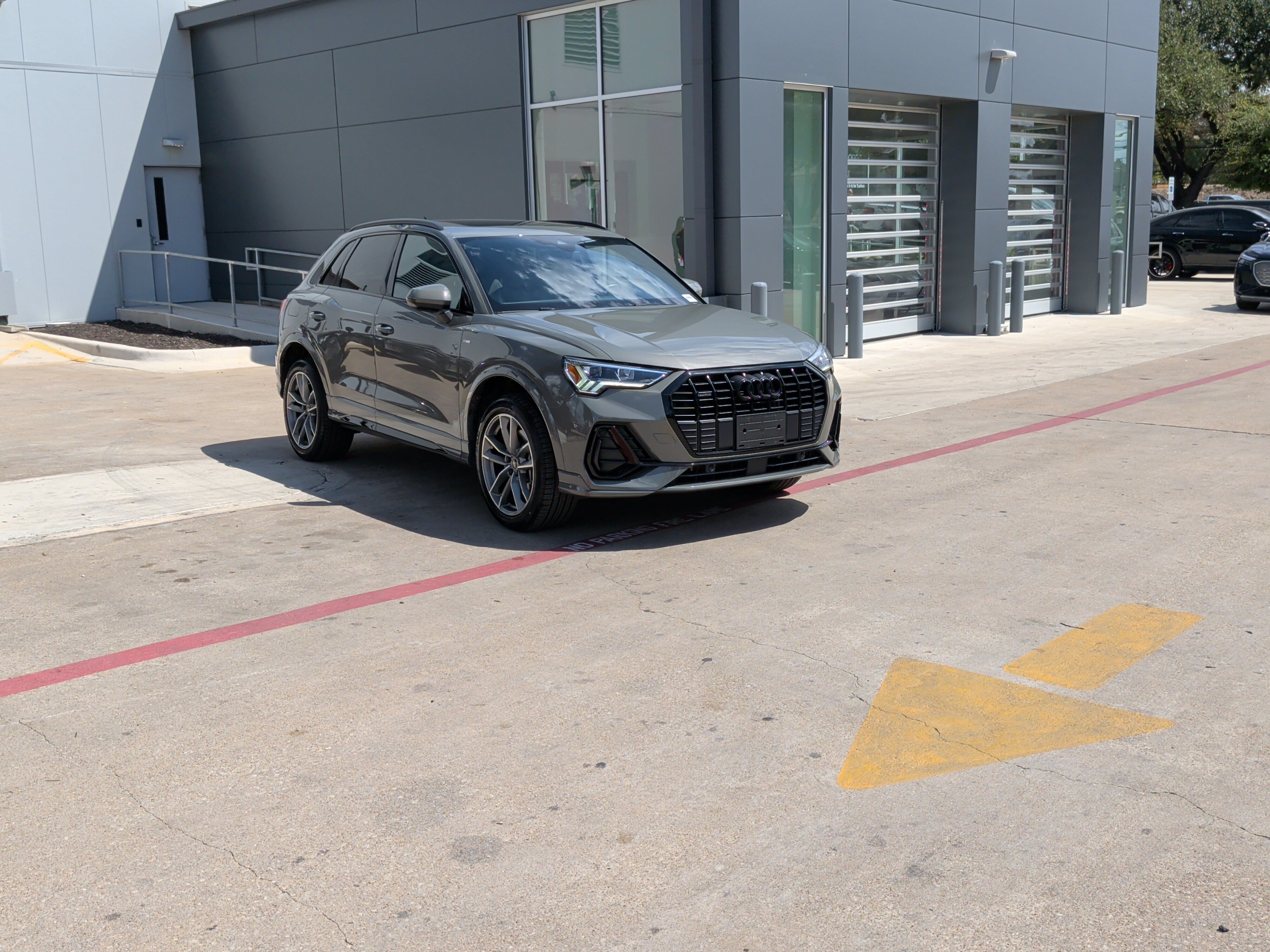 Certified 2024 Audi Q3 2.0T Premium AWD/4WD image 2