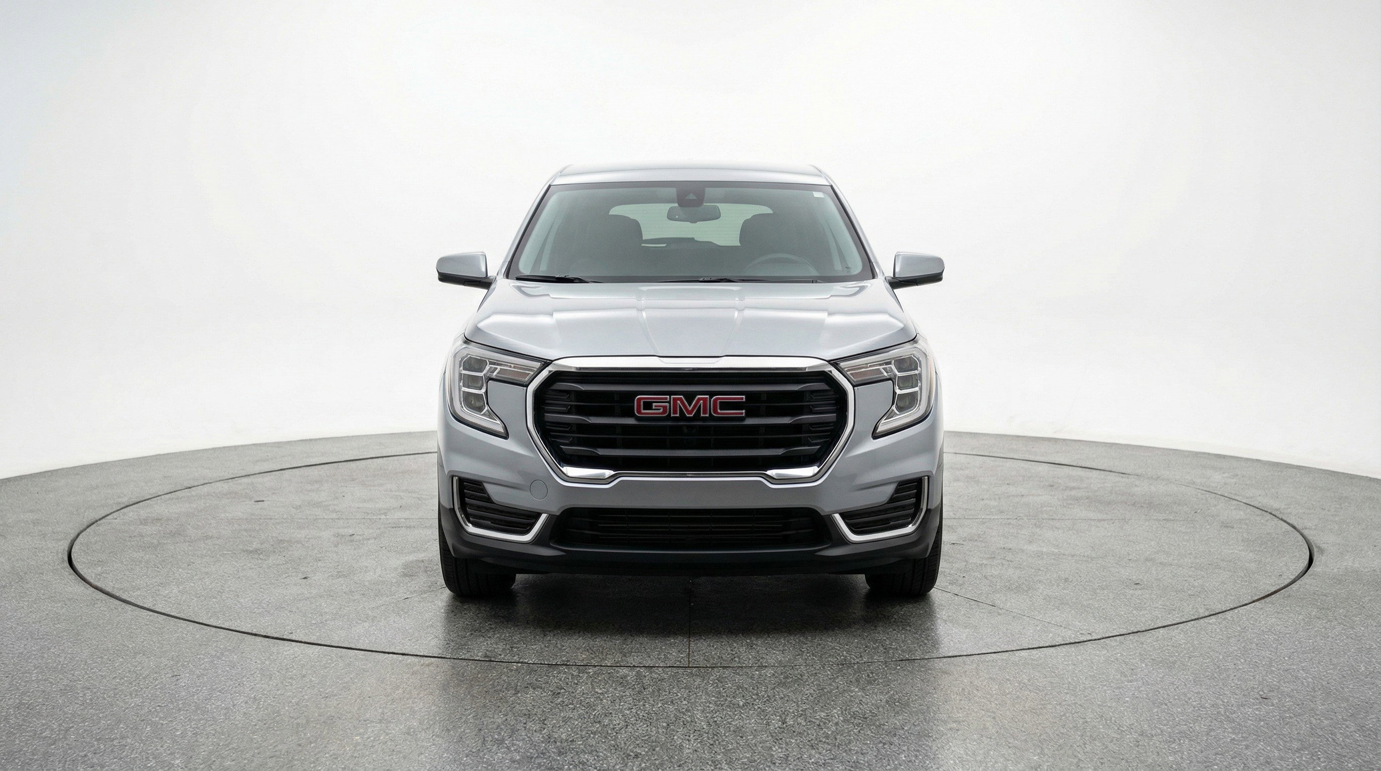 Used 2024 GMC Terrain SLE image 2