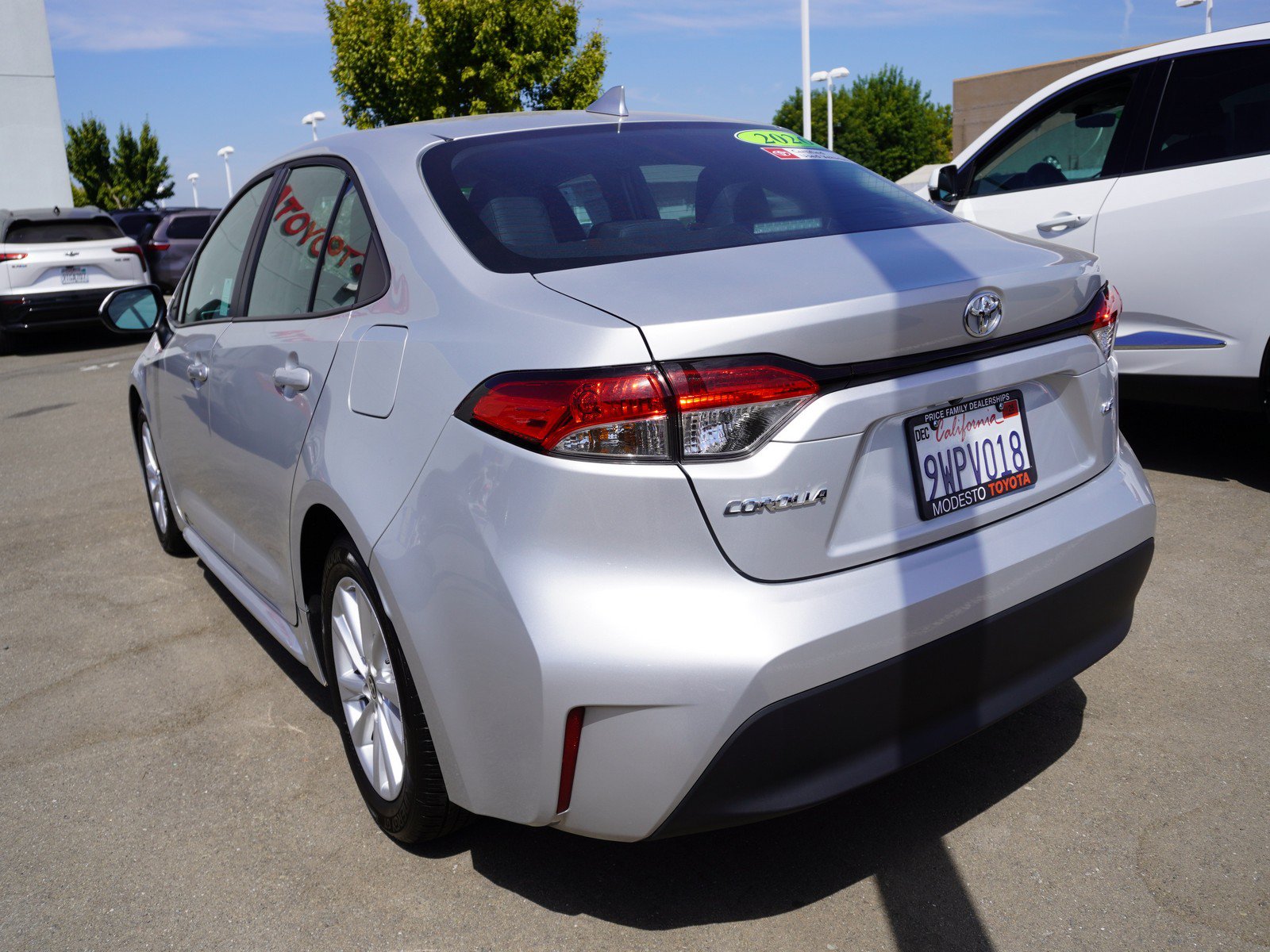 Used 2026 Toyota Corolla LE w/ LE Premium Package FWD image 8