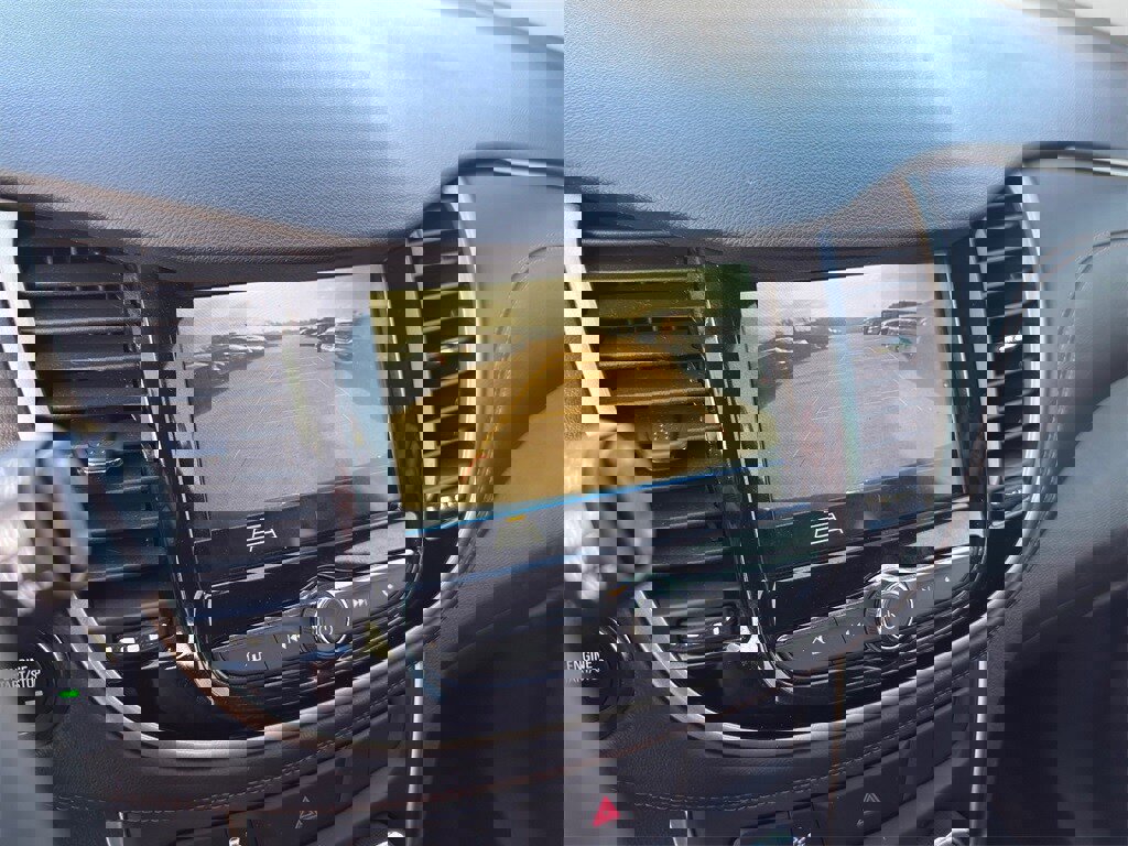 Used 2019 Chevrolet Trax LT w/ LT Convenience Package image 18