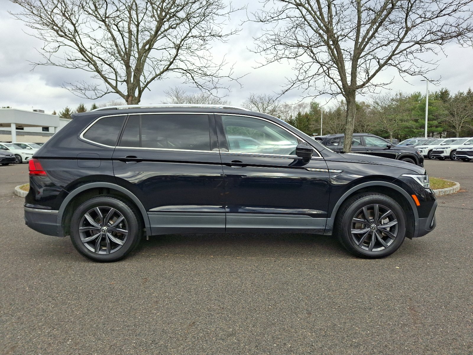 Certified 2022 Volkswagen Tiguan SE image 7