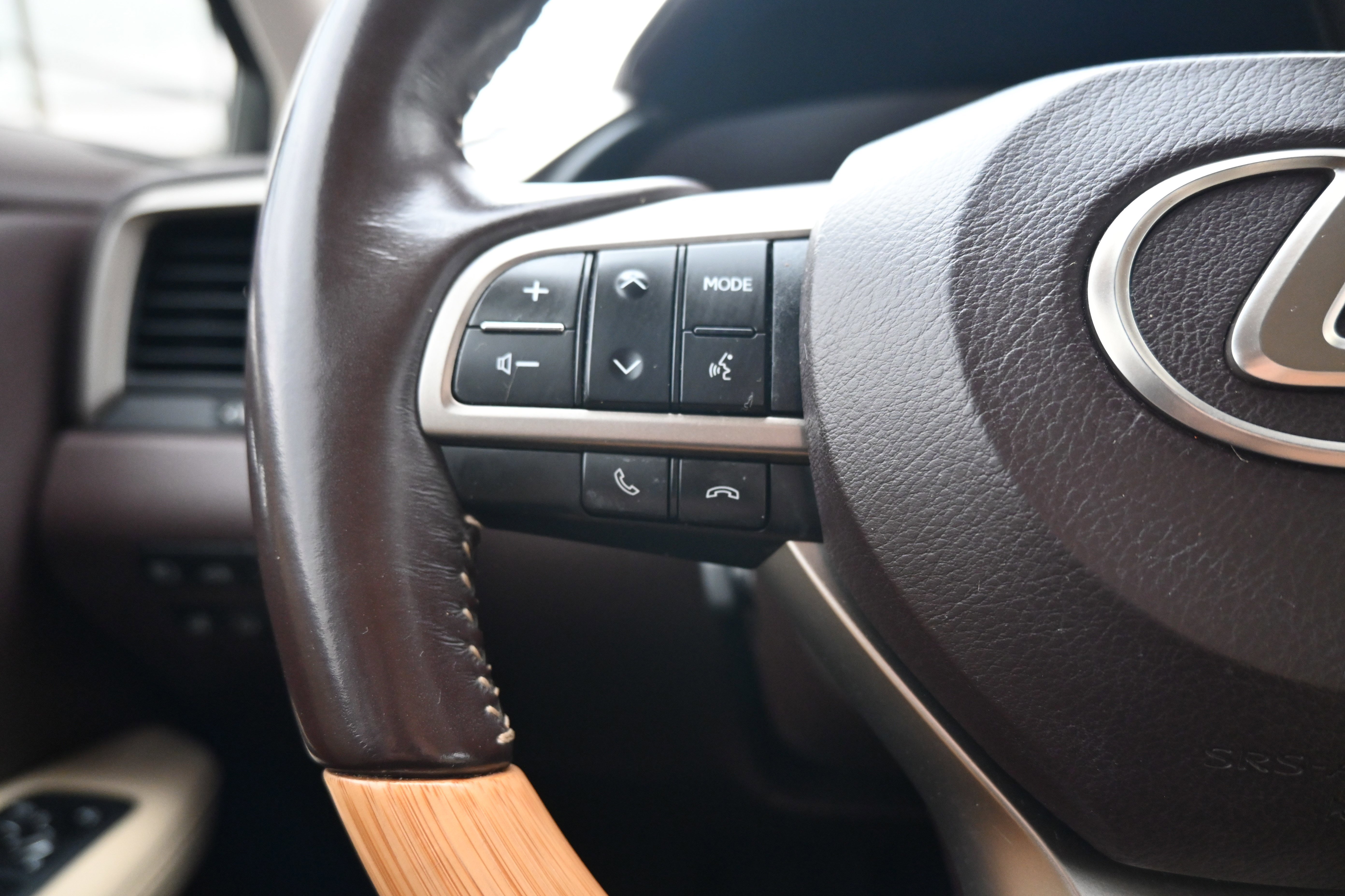 Used 2020 Lexus RX 350L FWD w/ Premium Package image 32