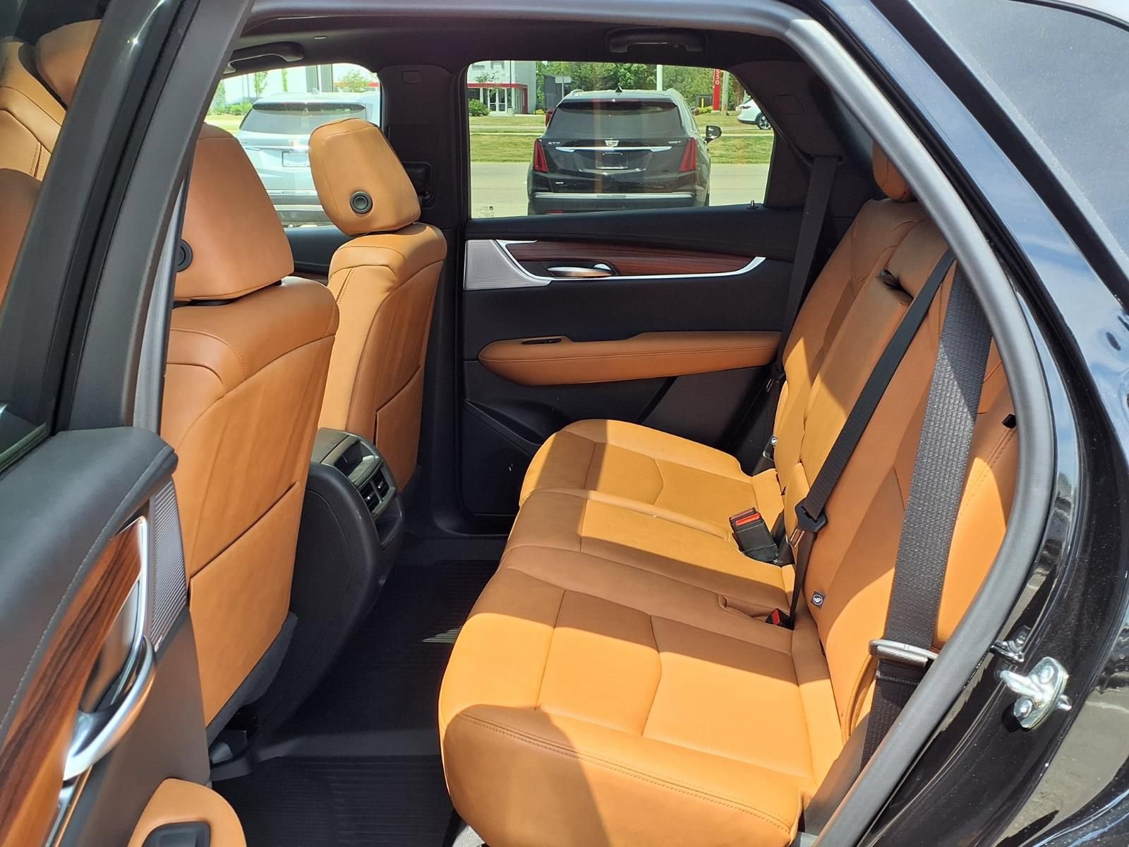 New 2026 Cadillac XT5 Premium Luxury w/ LPO, Floor Liner Package AWD/4WD image 9