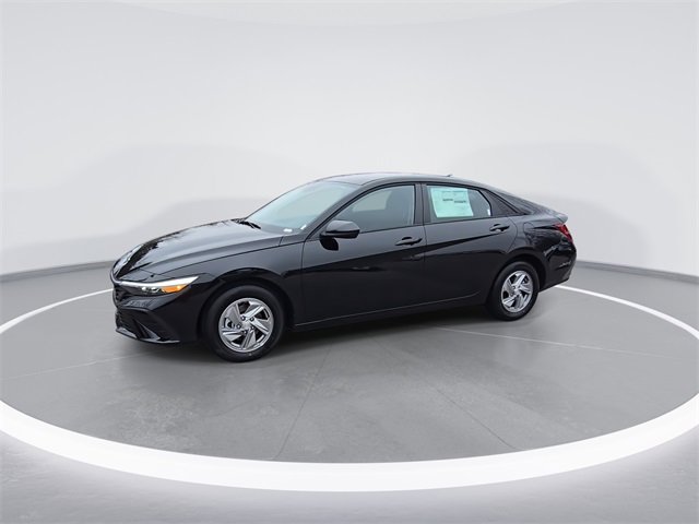 New 2026 Hyundai Elantra SE video 4