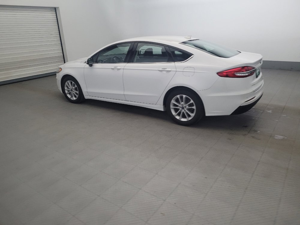 Used 2020 Ford Fusion SE image 3