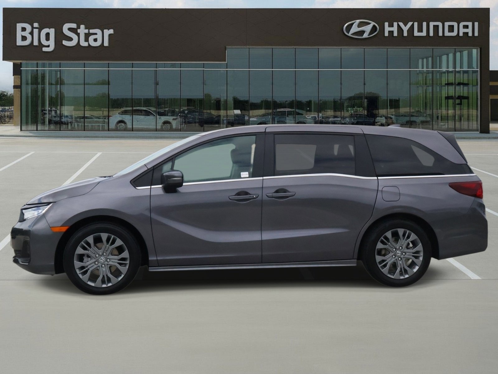 Used 2026 Honda Odyssey Touring image 2