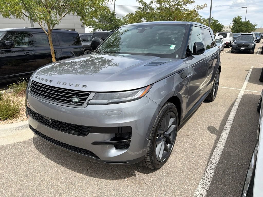 Used 2025 Land Rover Range Rover Sport SE AWD/4WD image 3