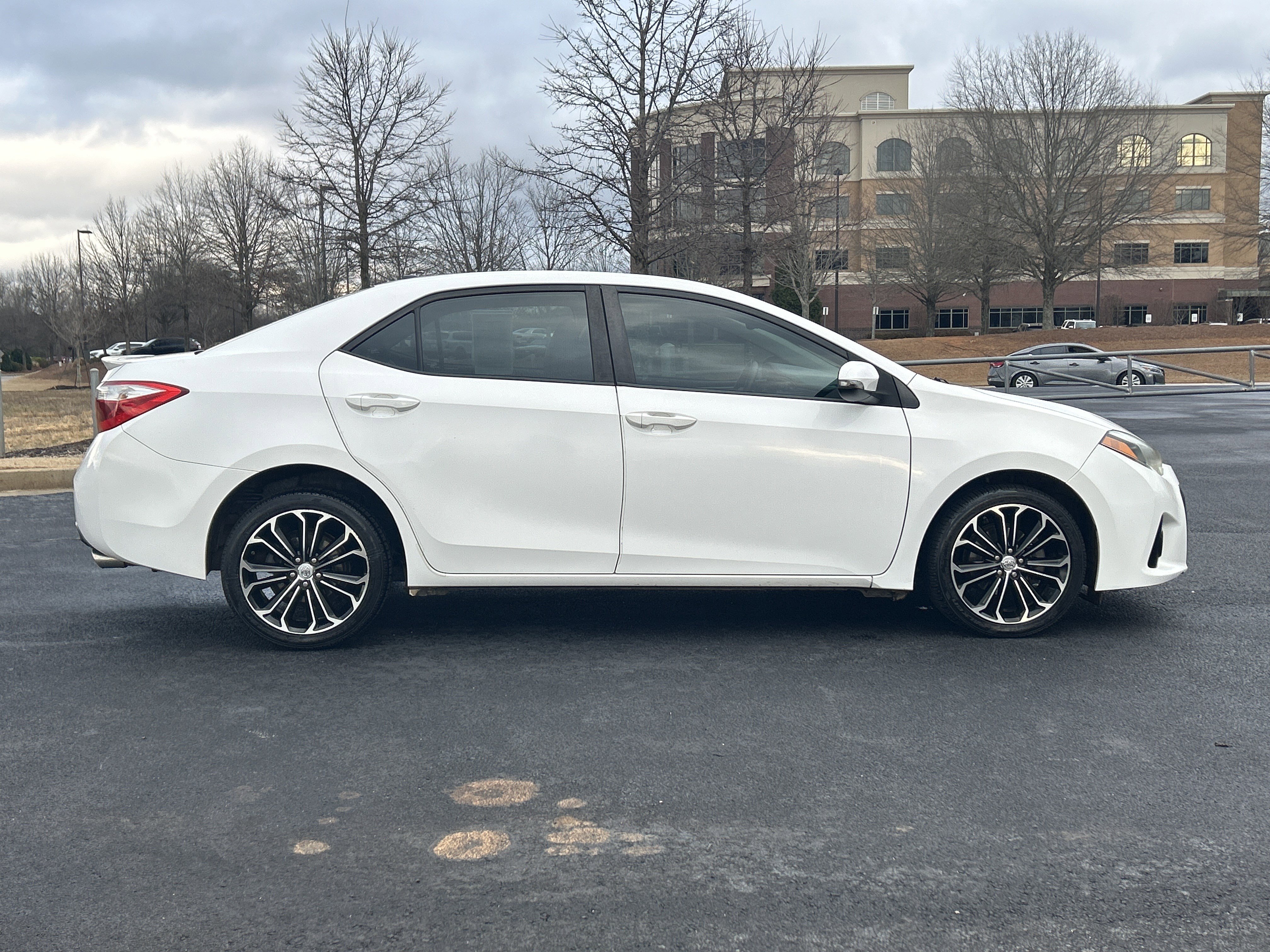 Used 2015 Toyota Corolla S w/ Driver Convenience Package image 10