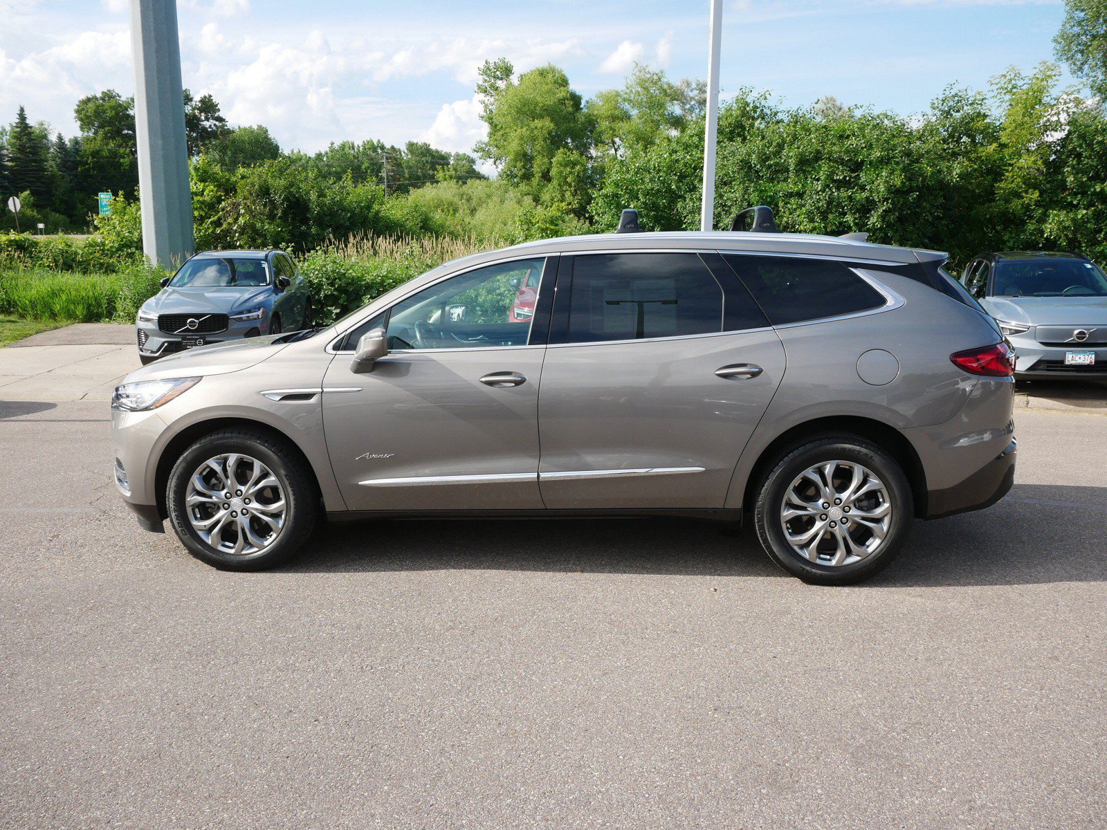 Used 2019 Buick Enclave Avenir w/ Avenir Technology Package AWD/4WD image 4