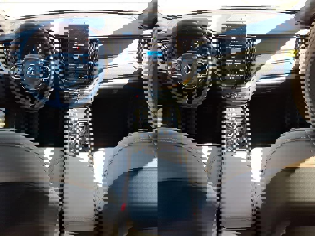 New 2026 Volvo XC60 B5 Core w/ Climate Package image 8