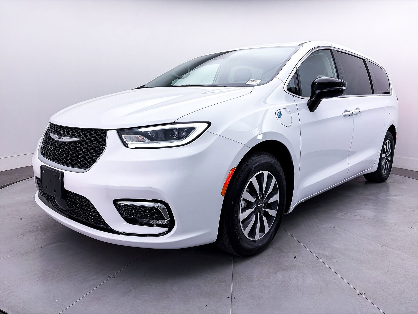 Used 2024 Chrysler Pacifica Limited FWD image 13
