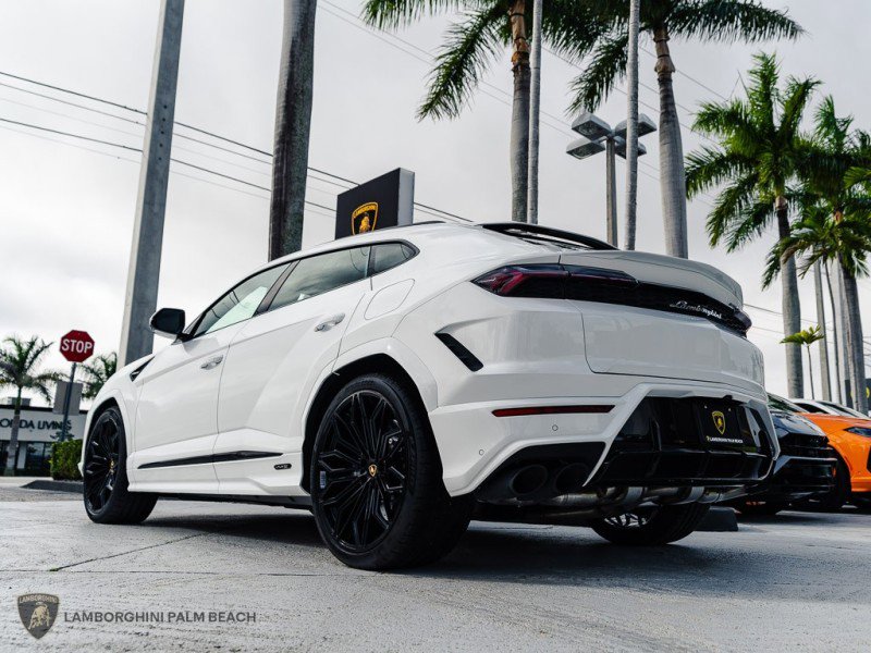 Used 2025 Lamborghini Urus SE AWD/4WD image 3