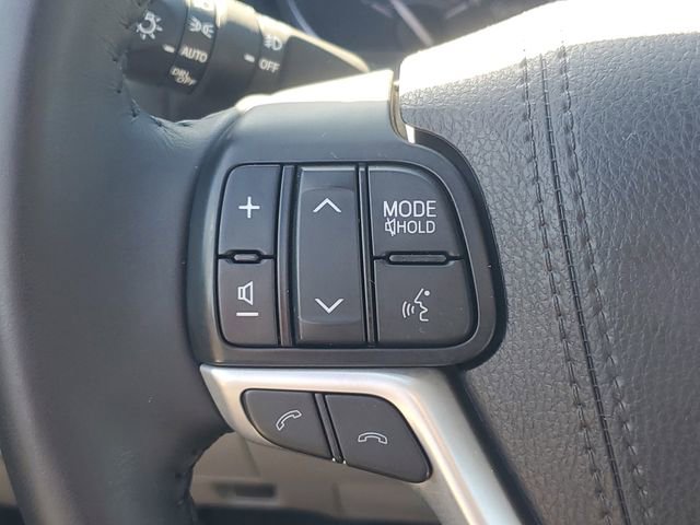 Used 2018 Toyota Highlander XLE image 25