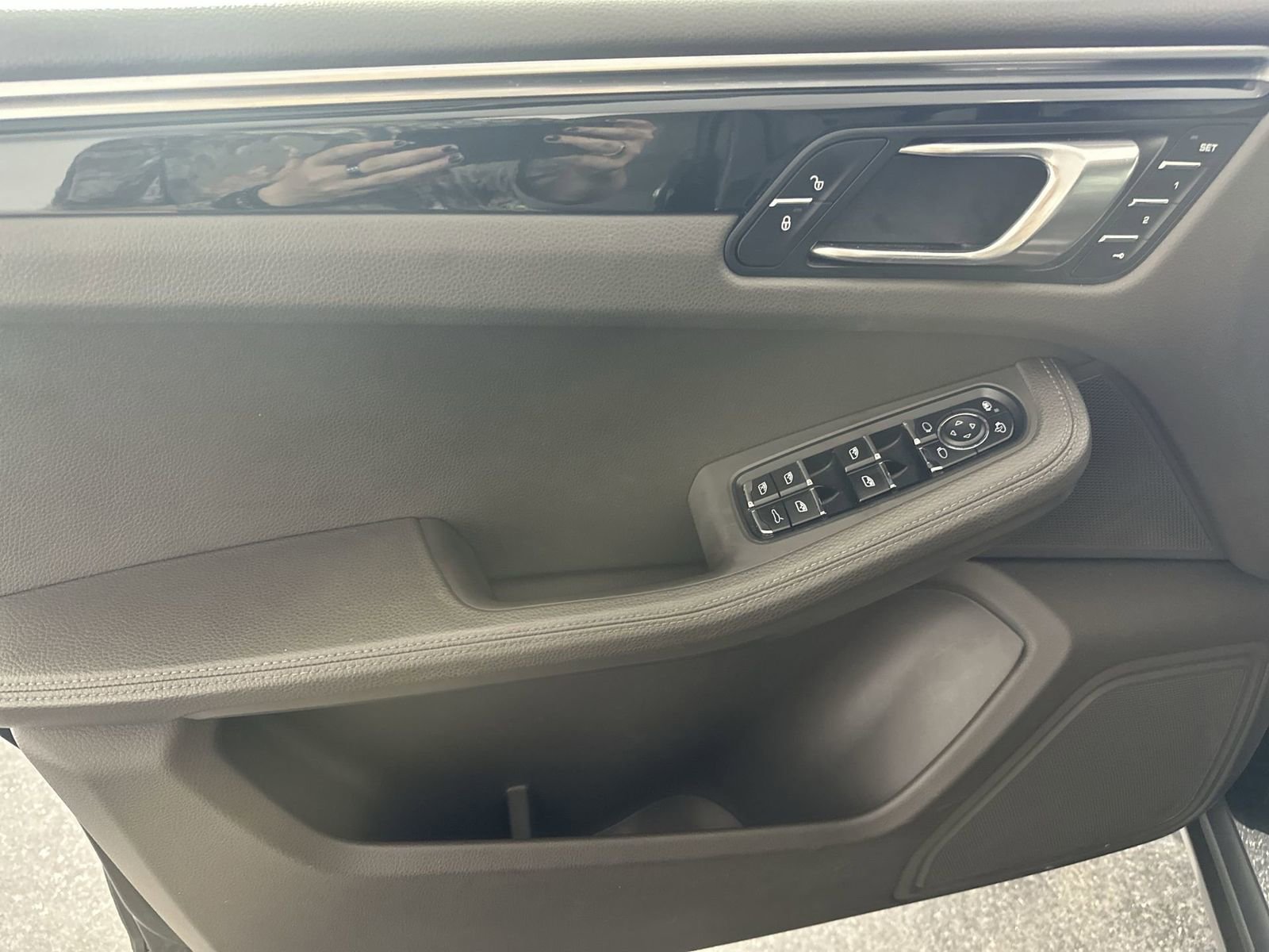 Used 2017 Porsche Macan S image 33