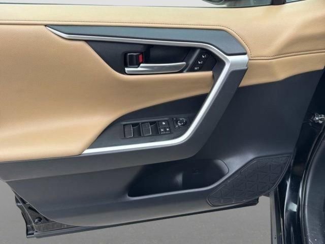 Used 2021 Toyota RAV4 Limited image 10