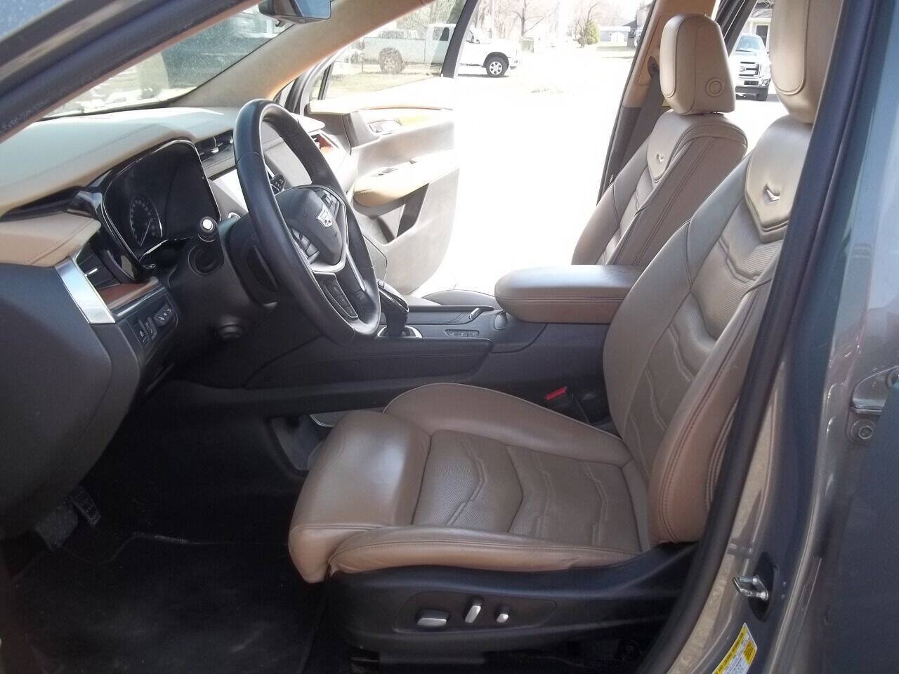 Used 2017 Cadillac XT5 Platinum AWD/4WD image 7