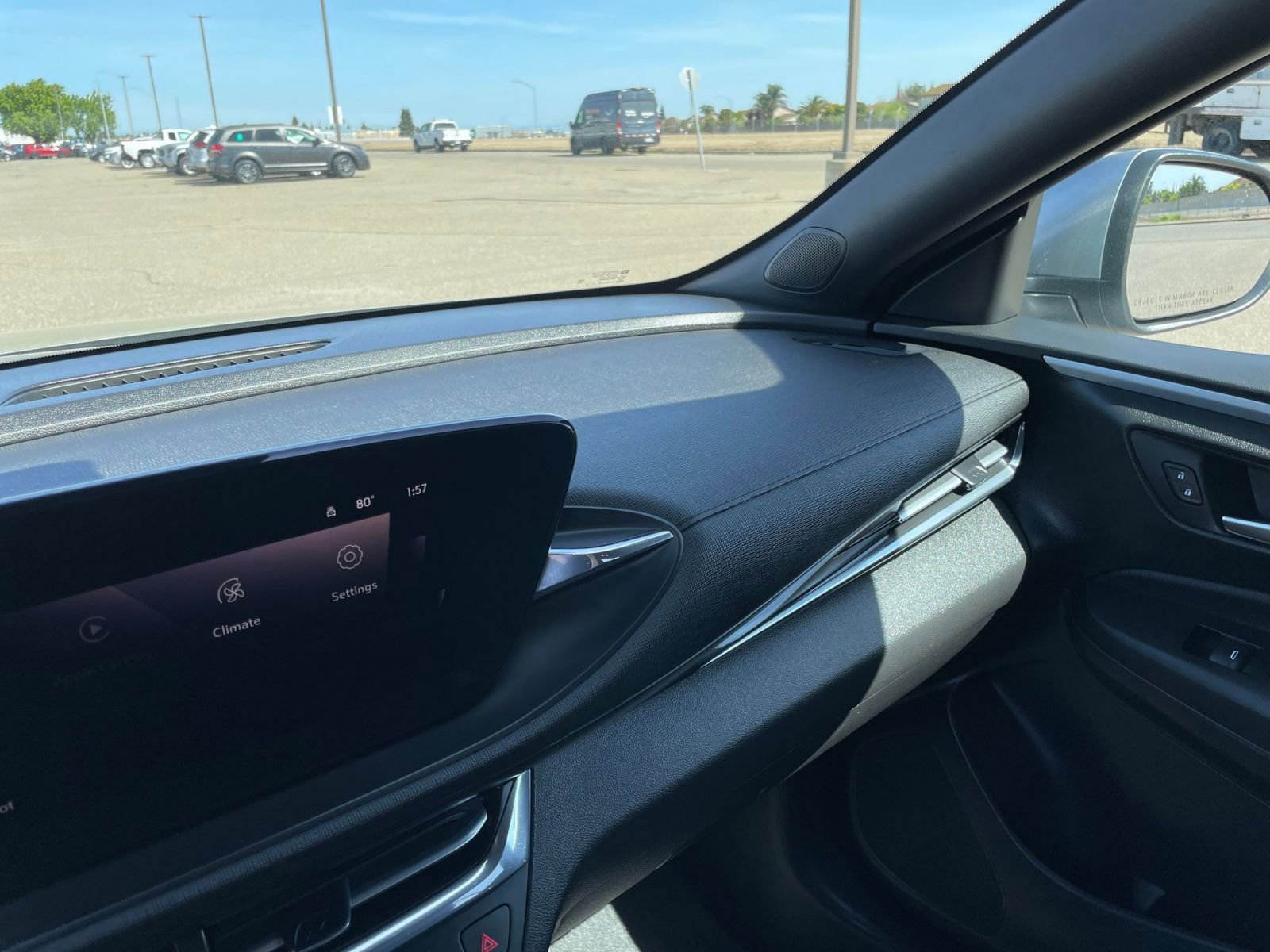 Used 2025 Buick Envista Preferred image 35