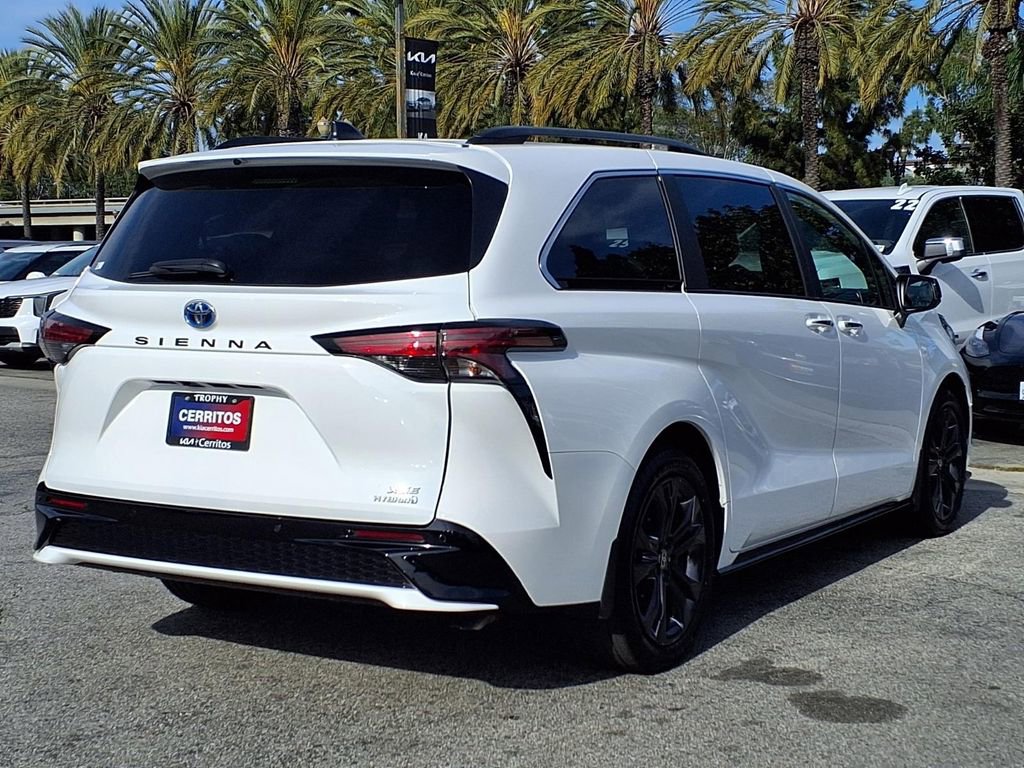 Used 2024 Toyota Sienna XSE image 5