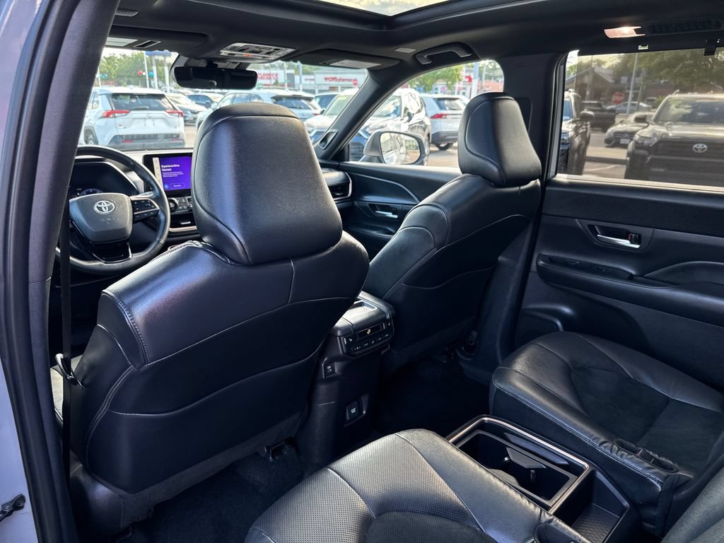 Used 2025 Toyota Grand Highlander AWD Hybrid image 37